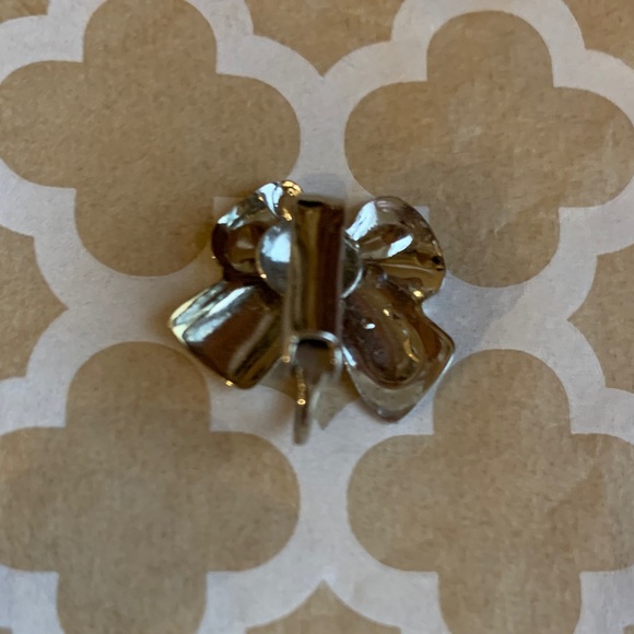 Chic silver Bow Earrings clip on style - Picture 4 of 4